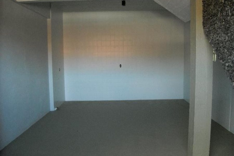 Casa com 150m², 3 dormitórios, 1 vaga, no bairro Rio Branco em Caxias do Sul para Alugar