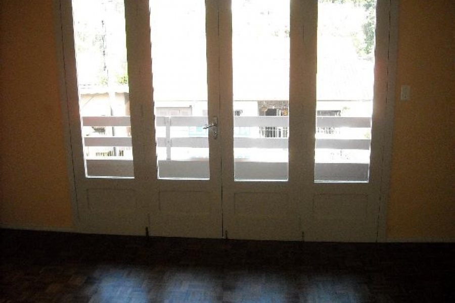 Casa com 150m², 3 dormitórios, 1 vaga, no bairro Rio Branco em Caxias do Sul para Alugar