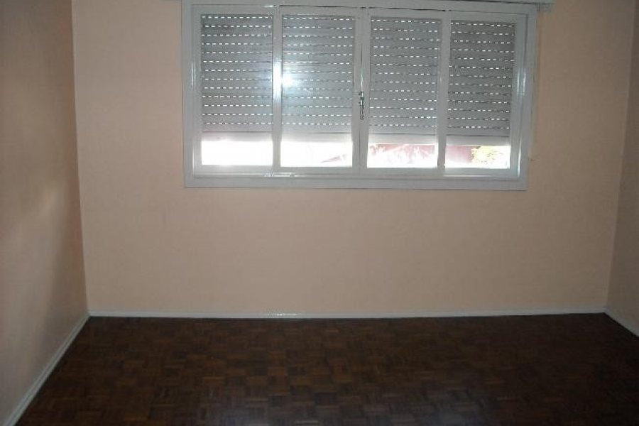 Casa com 150m², 3 dormitórios, 1 vaga, no bairro Rio Branco em Caxias do Sul para Alugar