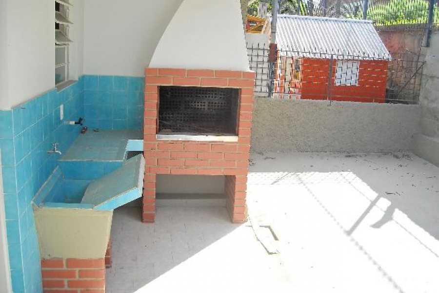 Casa com 150m², 3 dormitórios, 1 vaga, no bairro Rio Branco em Caxias do Sul para Alugar