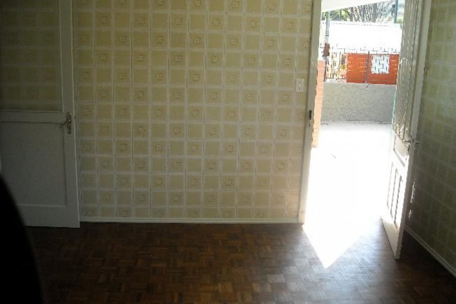 Casa com 150m², 3 dormitórios, 1 vaga, no bairro Rio Branco em Caxias do Sul para Alugar