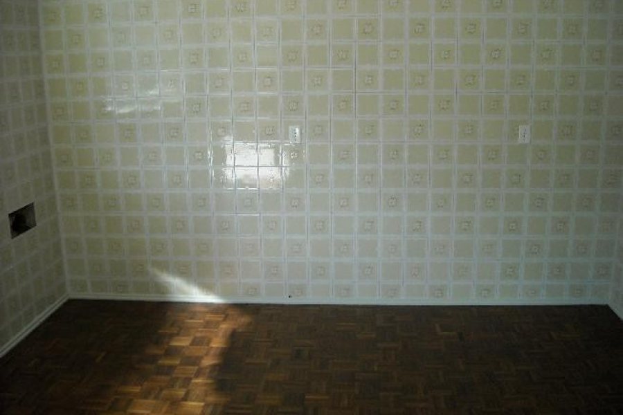 Casa com 150m², 3 dormitórios, 1 vaga, no bairro Rio Branco em Caxias do Sul para Alugar