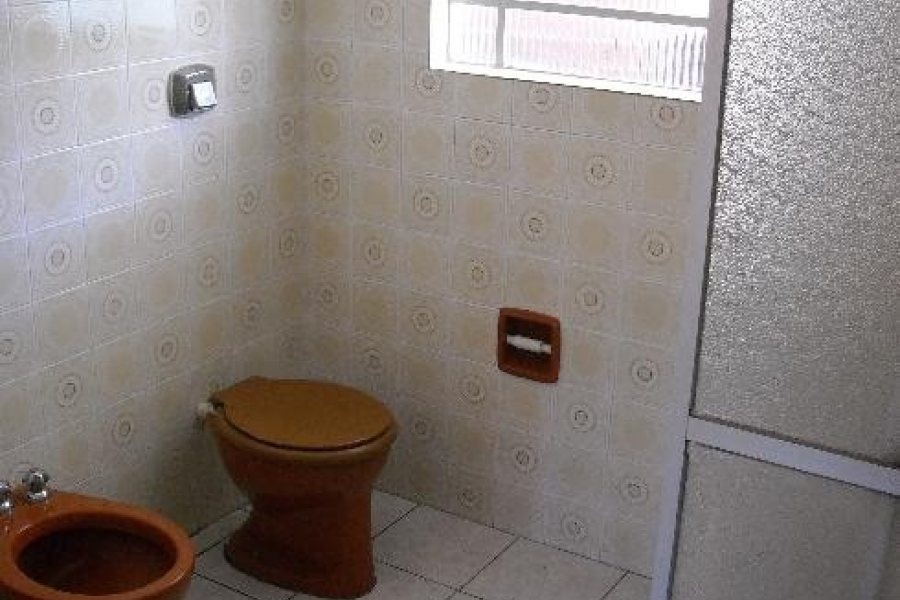 Casa com 150m², 3 dormitórios, 1 vaga, no bairro Rio Branco em Caxias do Sul para Alugar