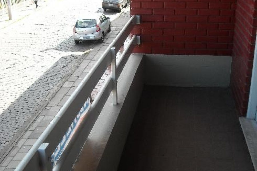 Casa com 150m², 3 dormitórios, 1 vaga, no bairro Rio Branco em Caxias do Sul para Alugar