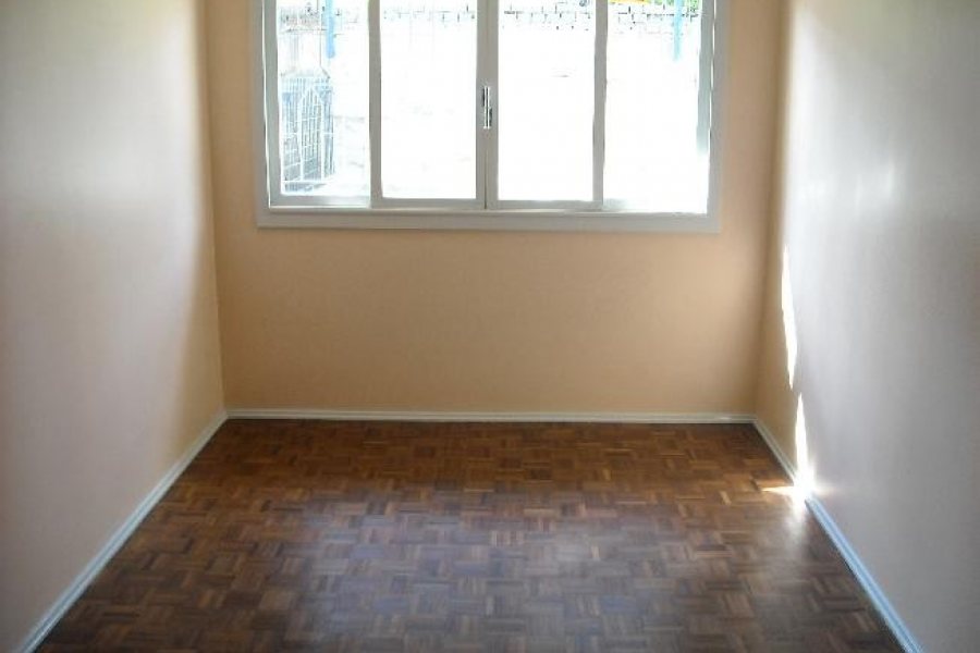 Casa com 150m², 3 dormitórios, 1 vaga, no bairro Rio Branco em Caxias do Sul para Alugar
