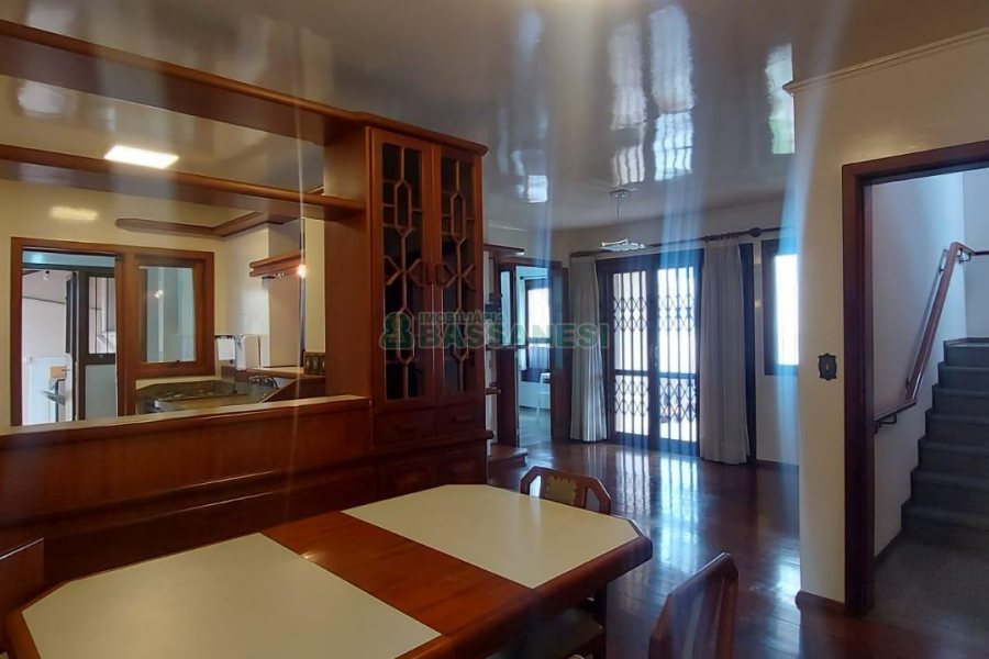 Apto Mobiliado com 140m², 3 dormitórios, 2 vagas, no bairro Lourdes em Caxias do Sul para Alugar