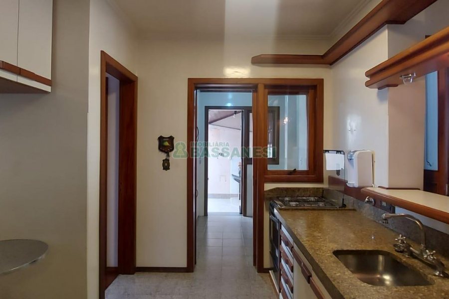 Apto Mobiliado com 140m², 3 dormitórios, 2 vagas, no bairro Lourdes em Caxias do Sul para Alugar