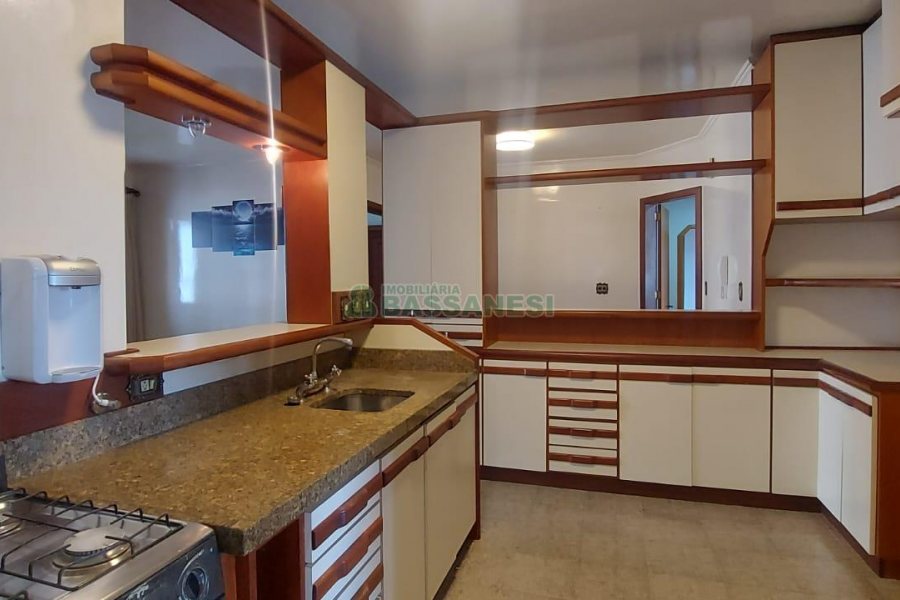 Apto Mobiliado com 140m², 3 dormitórios, 2 vagas, no bairro Lourdes em Caxias do Sul para Alugar