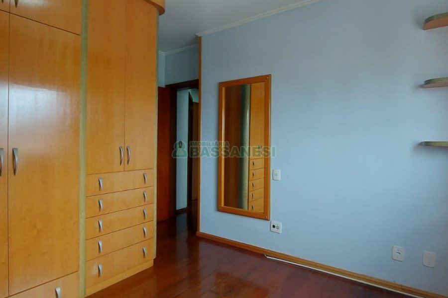 Apto Mobiliado com 140m², 3 dormitórios, 2 vagas, no bairro Lourdes em Caxias do Sul para Alugar