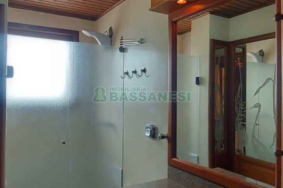 Apto Mobiliado com 140m², 3 dormitórios, 2 vagas, no bairro Lourdes em Caxias do Sul para Alugar