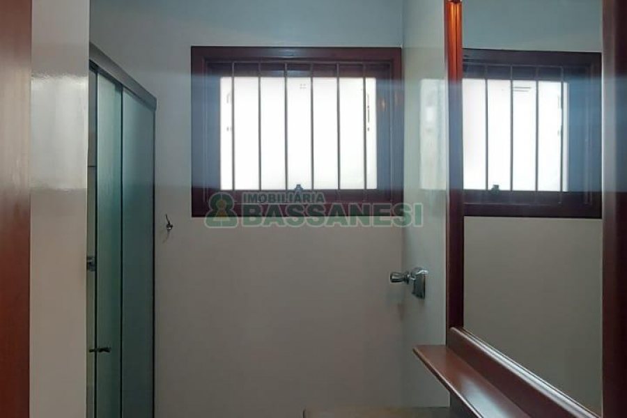 Apto Mobiliado com 140m², 3 dormitórios, 2 vagas, no bairro Lourdes em Caxias do Sul para Alugar