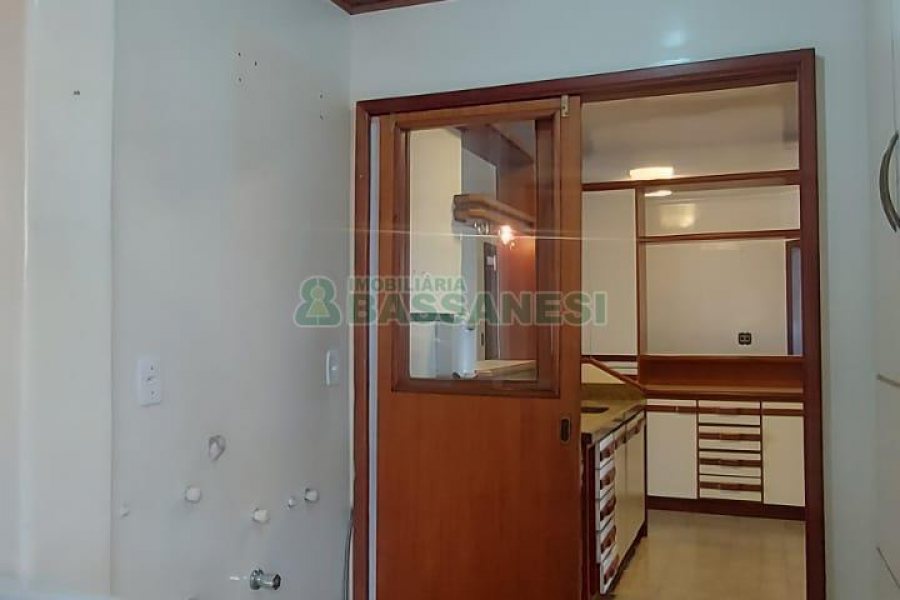 Apto Mobiliado com 140m², 3 dormitórios, 2 vagas, no bairro Lourdes em Caxias do Sul para Alugar