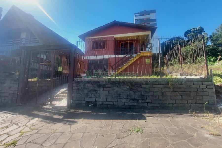 Casa Comercial com 220m², 3 dormitórios, 4 vagas, no bairro Cidade Nova em Caxias do Sul para Alugar