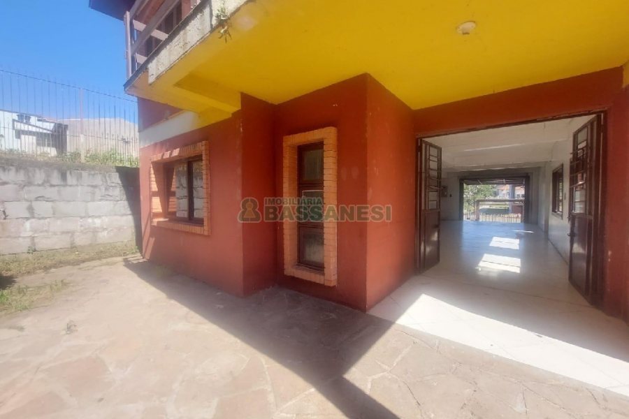Casa Comercial com 220m², 3 dormitórios, 4 vagas, no bairro Cidade Nova em Caxias do Sul para Alugar