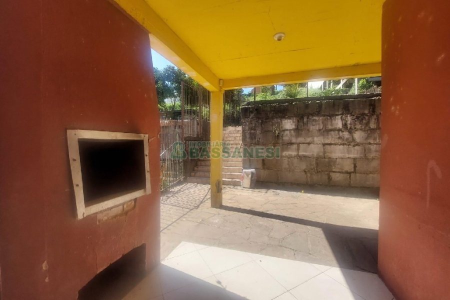 Casa Comercial com 220m², 3 dormitórios, 4 vagas, no bairro Cidade Nova em Caxias do Sul para Alugar