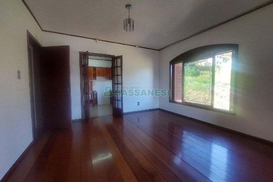 Casa Comercial com 220m², 3 dormitórios, 4 vagas, no bairro Cidade Nova em Caxias do Sul para Alugar