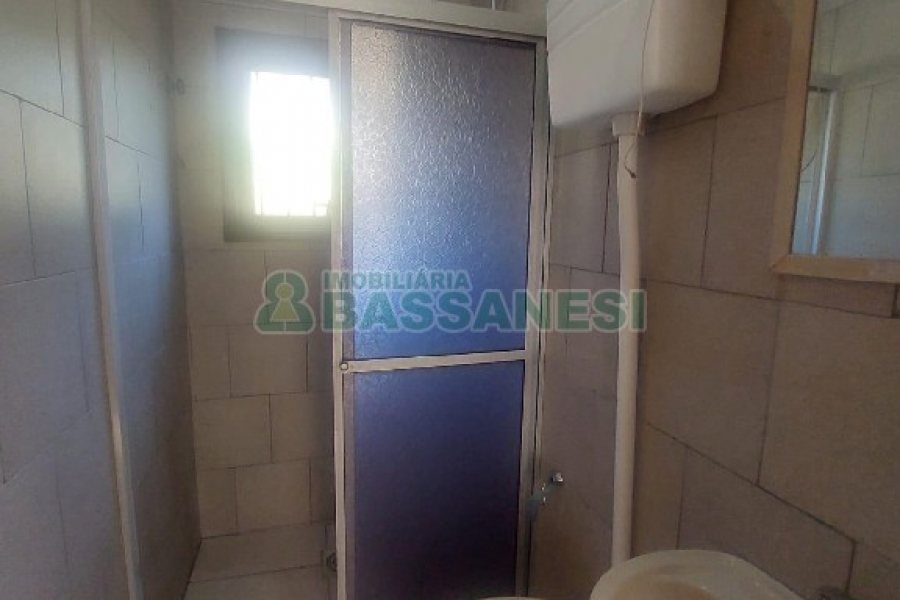 Casa Comercial com 220m², 3 dormitórios, 4 vagas, no bairro Cidade Nova em Caxias do Sul para Alugar