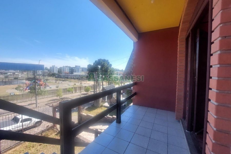 Casa Comercial com 220m², 3 dormitórios, 4 vagas, no bairro Cidade Nova em Caxias do Sul para Alugar