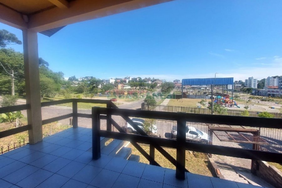 Casa Comercial com 220m², 3 dormitórios, 4 vagas, no bairro Cidade Nova em Caxias do Sul para Alugar