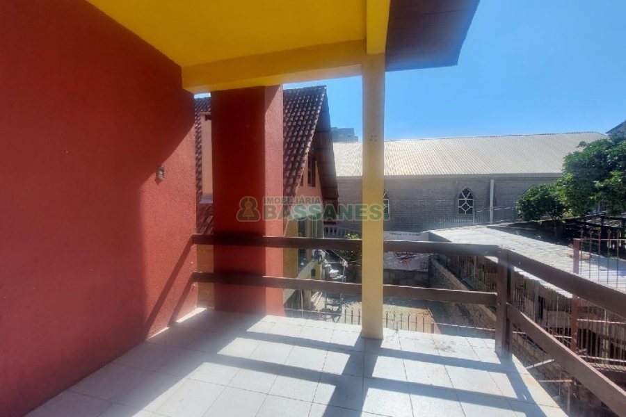 Casa Comercial com 220m², 3 dormitórios, 4 vagas, no bairro Cidade Nova em Caxias do Sul para Alugar