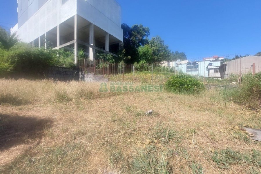 Casa Comercial com 220m², 3 dormitórios, 4 vagas, no bairro Cidade Nova em Caxias do Sul para Alugar