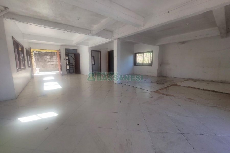 Casa Comercial com 220m², 3 dormitórios, 4 vagas, no bairro Cidade Nova em Caxias do Sul para Alugar