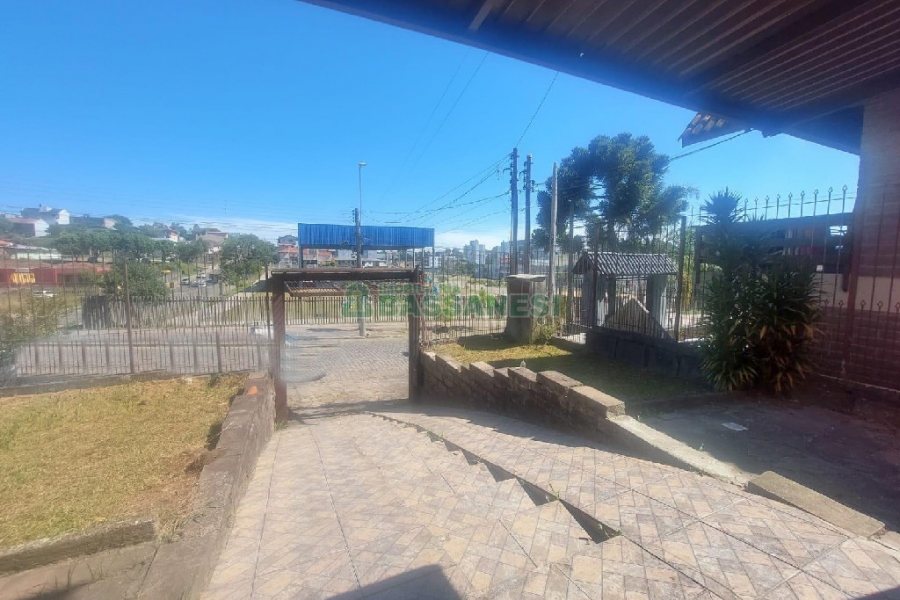 Casa Comercial com 220m², 3 dormitórios, 4 vagas, no bairro Cidade Nova em Caxias do Sul para Alugar