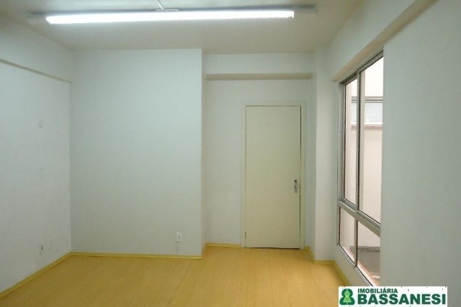 Sala com 21m², no bairro Centro em Caxias do Sul para Alugar