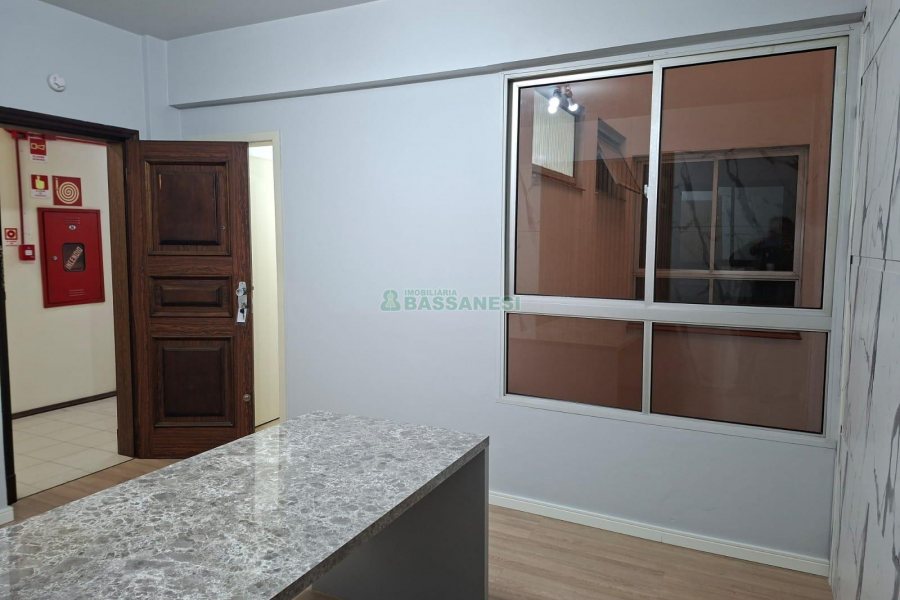 Sala com 19m², no bairro Centro em Caxias do Sul para Alugar