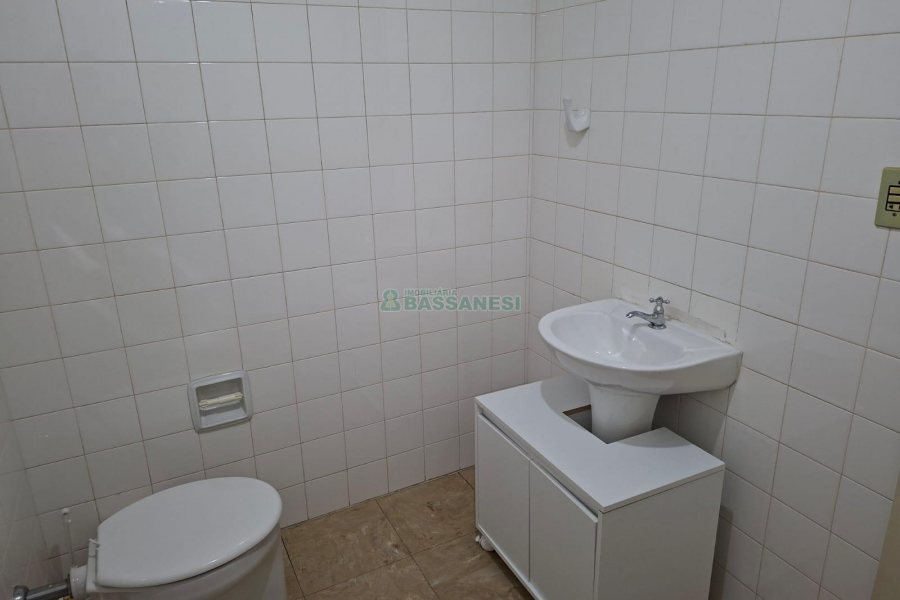 Sala com 19m², no bairro Centro em Caxias do Sul para Alugar