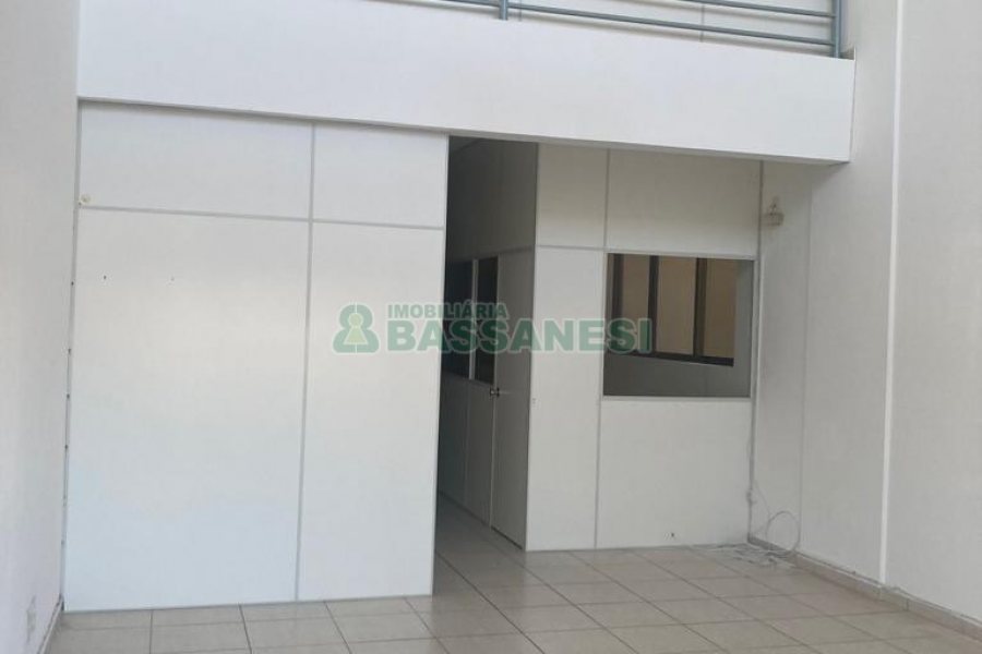 Loja com 149m², no bairro Pio X em Caxias do Sul para Alugar