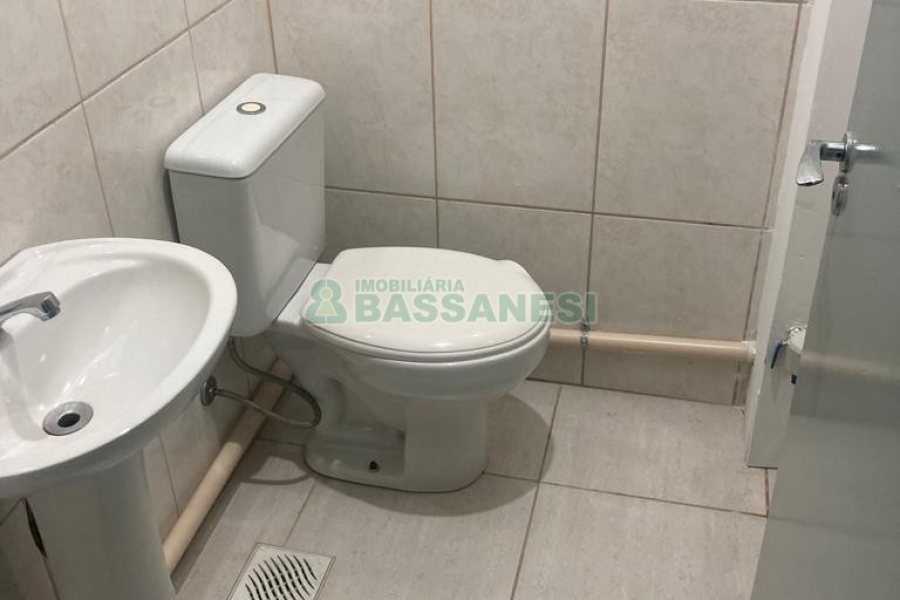 Loja com 149m², no bairro Pio X em Caxias do Sul para Alugar