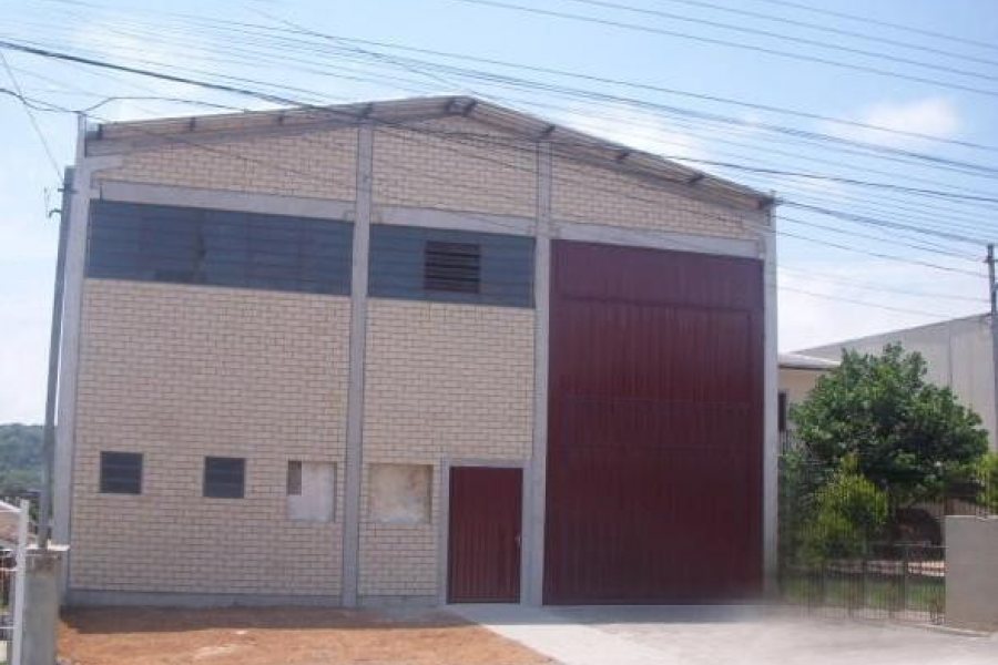 Pavilhão com 300m², no bairro Santa Lucia em Caxias do Sul para Alugar