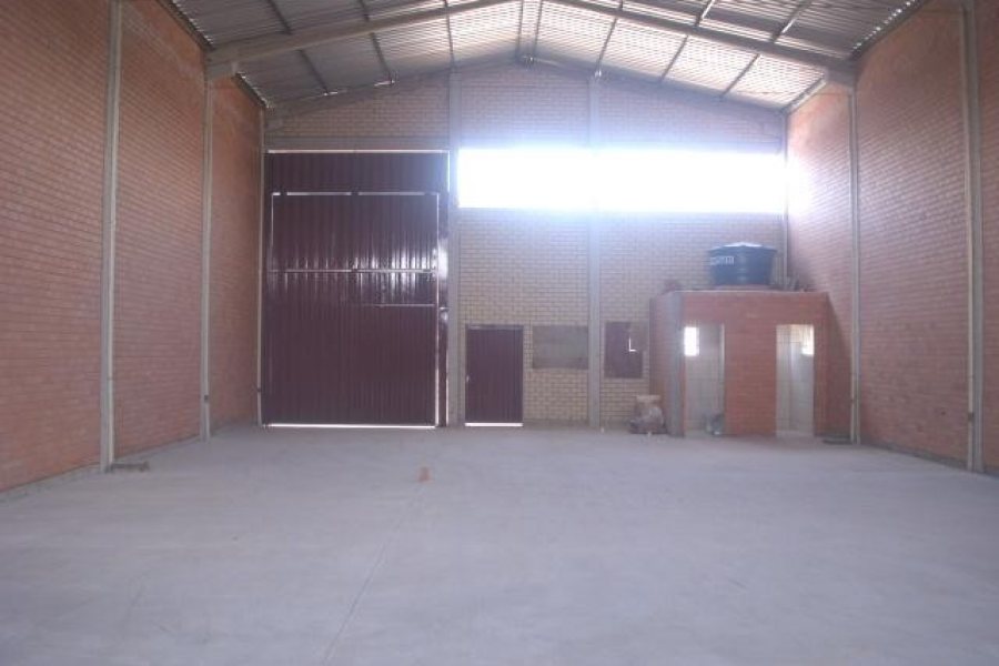 Pavilhão com 300m², no bairro Santa Lucia em Caxias do Sul para Alugar
