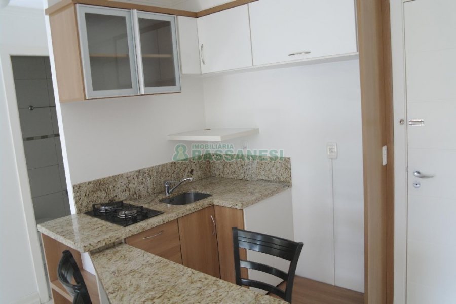 Apto Mobiliado com 40m², 1 dormitório, 1 vaga, no bairro São Pelegrino em Caxias do Sul para Comprar