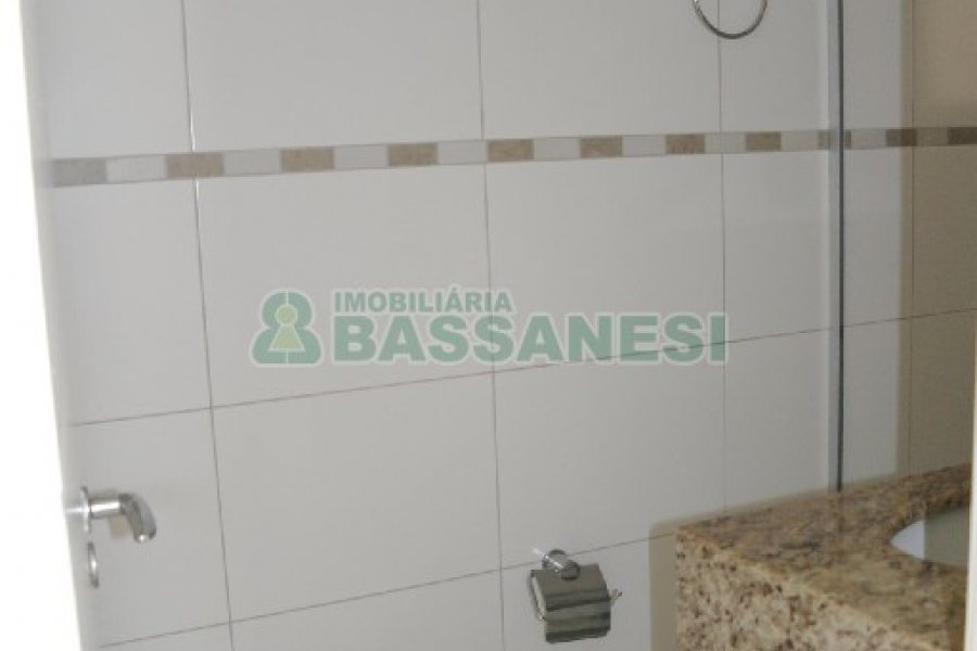 Apto Mobiliado com 40m², 1 dormitório, 1 vaga, no bairro São Pelegrino em Caxias do Sul para Comprar