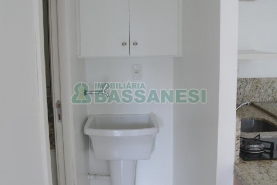 Apto Mobiliado com 40m², 1 dormitório, 1 vaga, no bairro São Pelegrino em Caxias do Sul para Comprar