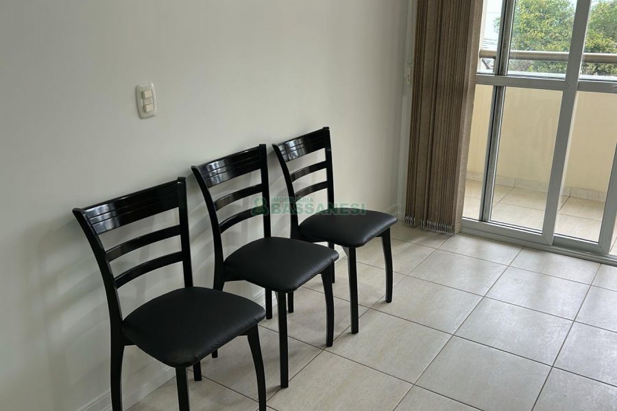 Apto Mobiliado com 34m², 1 dormitório, 1 vaga, no bairro São Pelegrino em Caxias do Sul para Alugar ou Comprar