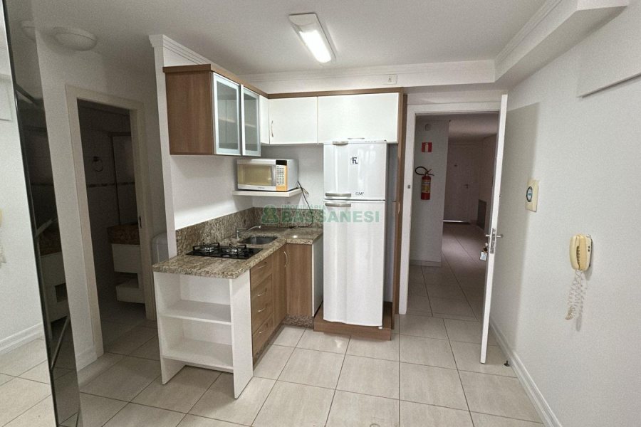 Apto Mobiliado com 34m², 1 dormitório, 1 vaga, no bairro São Pelegrino em Caxias do Sul para Alugar ou Comprar