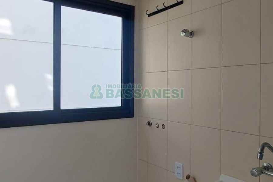 Apartamento com 50m², 1 dormitório, 1 vaga, no bairro Centro em Caxias do Sul para Alugar