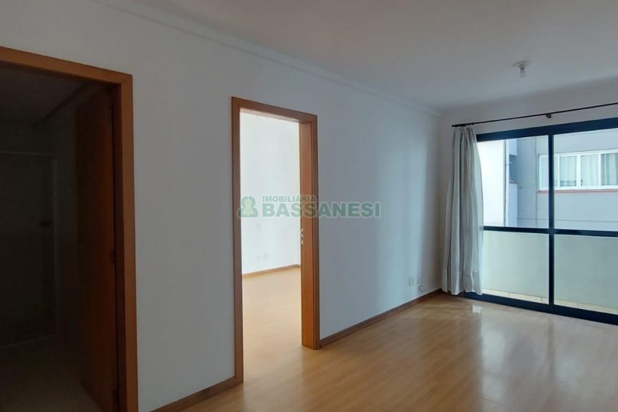 Apartamento com 50m², 1 dormitório, 1 vaga, no bairro Centro em Caxias do Sul para Alugar