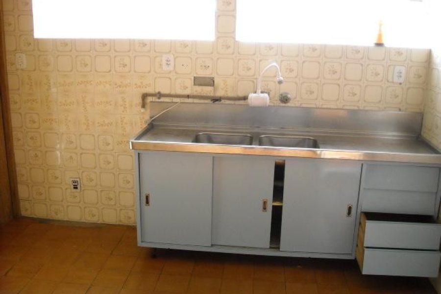 Casa Comercial com 302m², 4 dormitórios, no bairro Centro em Caxias do Sul para Comprar