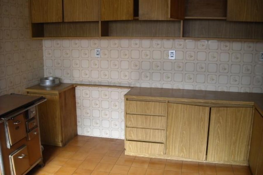 Casa Comercial com 302m², 4 dormitórios, no bairro Centro em Caxias do Sul para Comprar