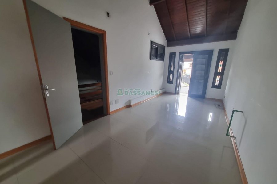 Casa Comercial com 275m², 3 dormitórios, 2 vagas, no bairro Cinqüentenário em Caxias do Sul para Alugar