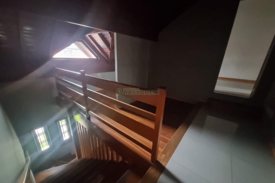 Casa Comercial com 275m², 3 dormitórios, 2 vagas, no bairro Cinqüentenário em Caxias do Sul para Alugar