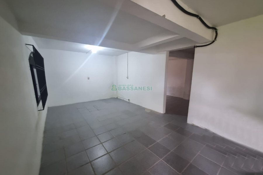 Casa Comercial com 275m², 3 dormitórios, 2 vagas, no bairro Cinqüentenário em Caxias do Sul para Alugar