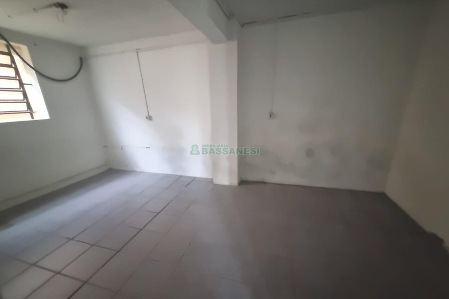 Casa Comercial com 275m², 3 dormitórios, 2 vagas, no bairro Cinqüentenário em Caxias do Sul para Alugar