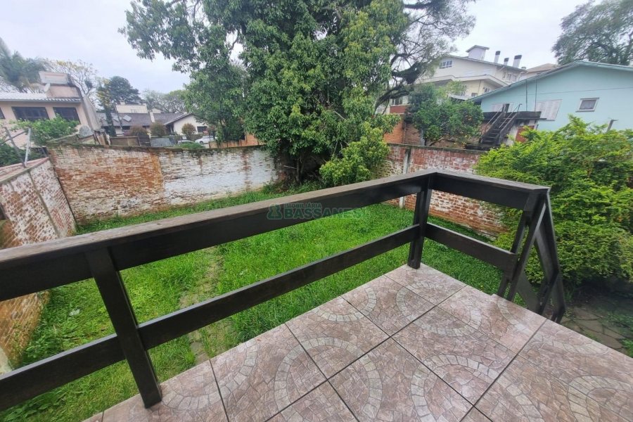 Casa Comercial com 275m², 3 dormitórios, 2 vagas, no bairro Cinqüentenário em Caxias do Sul para Alugar