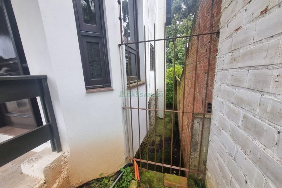 Casa Comercial com 275m², 3 dormitórios, 2 vagas, no bairro Cinqüentenário em Caxias do Sul para Alugar