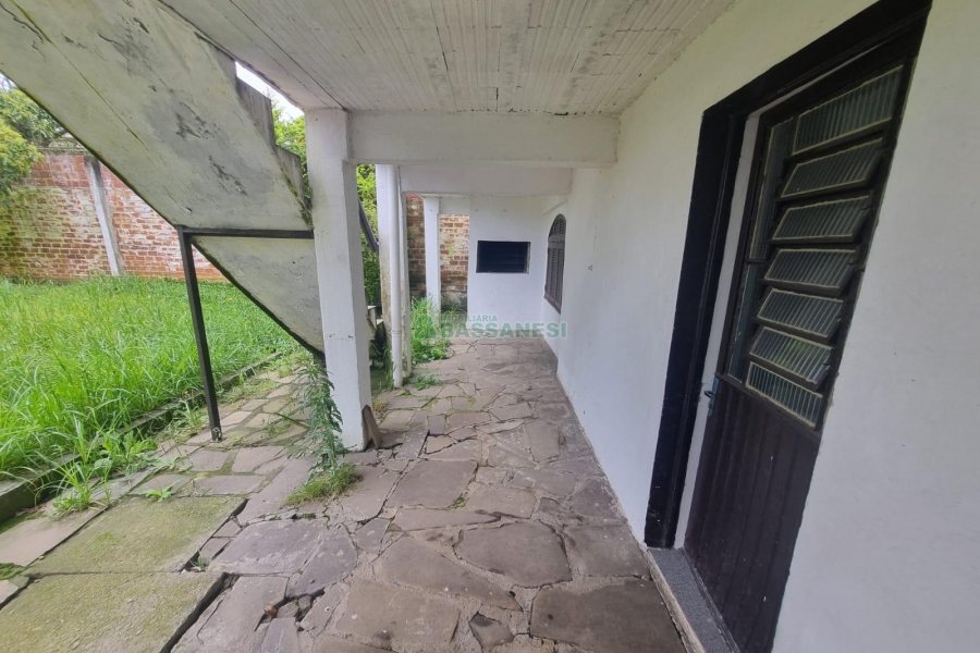 Casa Comercial com 275m², 3 dormitórios, 2 vagas, no bairro Cinqüentenário em Caxias do Sul para Alugar